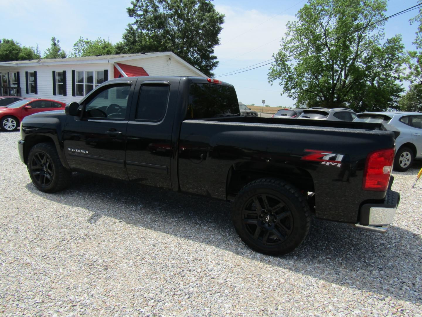 2011 Black /Tan Chevrolet Silverado 1500 LT Ext. Cab 4WD (1GCRKSE35BZ) with an 5.3L V8 OHV 16V FFV engine, Automatic transmission, located at 15016 S Hwy 231, Midland City, AL, 36350, (334) 983-3001, 31.306210, -85.495277 - Photo#5